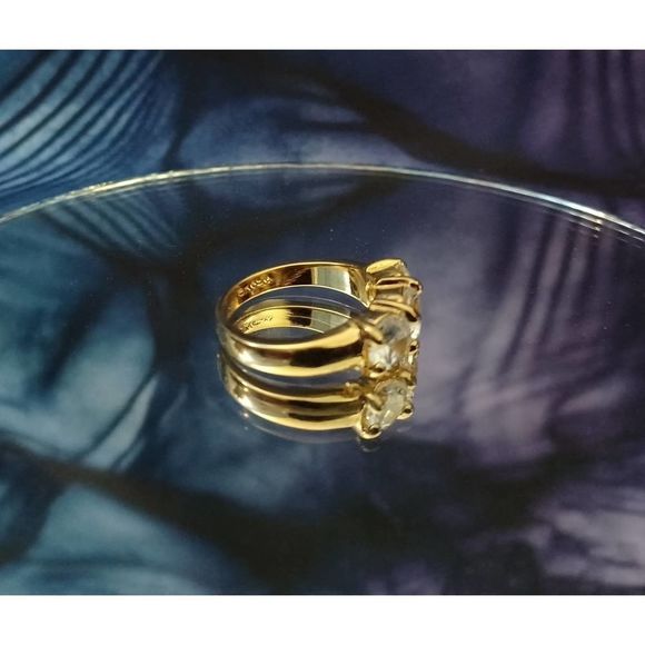 Swarovski Elements - Size 6.5 - 18K gold plated ring as pictured - Picture 4 of 7